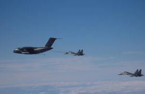 J-16에 급유하는 YY-20