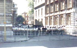 1980년대 후반의 다우닝가, 게이트 설치 전