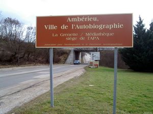 자서전의 도시 표지판