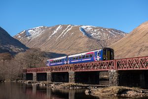 로흐 아웨를 건너는 기차
