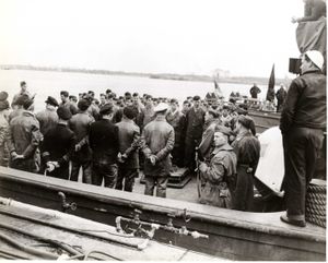 뉴햄프셔주 포츠머스 해군 기지에서 포로로 잡힌 U-873의 독일 포로들, 1945년 5월