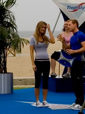 일렉트라가 "Thigh Styler" 인포머셜을 하고 있는 모습