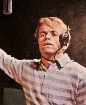 "I Know There's an Answer"는 알 자딘이 리드 보컬을 맡았다.