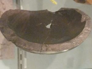 런던 박물관의 흑옥 그릇