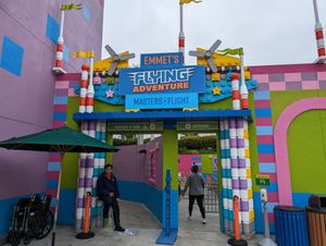 Emmet's Flying Adventure 입구