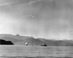 침몰하는 한국해군함정 AMS-516