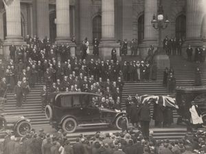 디킨의 장례 행렬, 멜버른 국회의사당을 떠나다