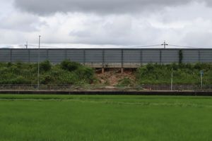 법면이 붕괴된 국도 2호 사이조 바이패스(히로시마현 히가시히로시마시)