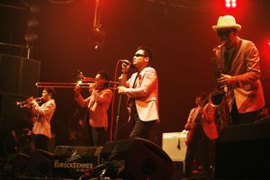 LISA는 싱글 "Babylon no Kiseki"(2003)에서 도쿄 스카 파라다이스 오케스트라와 협업했다.