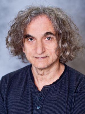 통합 성장 이론으로 알려진 오데드 갈로어는 진화 경제학에 속할 수 있는 원리를 사용한다.