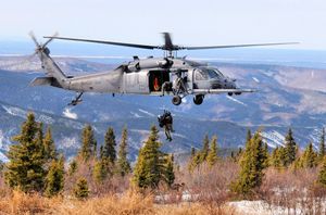 제210구조비행대대 분견대 1의 HH-60 페이브호크는 레드 플래그 알래스카 09–2 훈련 동안 가상으로 격추된 조종사들을 구조했다.