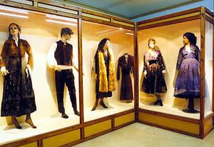 야니차 민속 박물관의 전통 의상