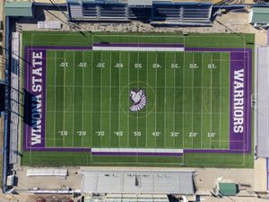 위노나 주립 대학교 풋볼 경기장