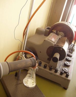 Heyrovský의 폴라로그래프와 DME