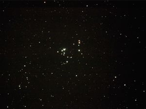 오리온자리에 있는 NGC 2169의 "37" 또는 "LE". 쌍안경으로 볼 수 있다.