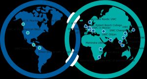 UWC 엠블럼 위에 겹쳐진 유나이티드 월드 칼리지