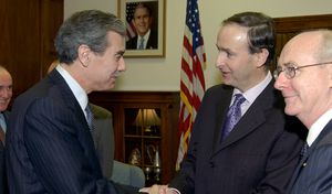 2005년 미국 상무부 장관 카를로스 구티에레즈와 마틴