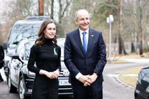 마틴, 2022년 4월 헬싱키에서 핀란드 총리 산나 마린과 함께