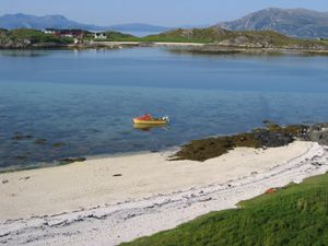 Musvær; 귈뢰이아 북쪽의 섬. 해안은 비교적 온화한 겨울을 보이지만 여름은 서늘합니다.