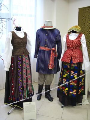 수발키야 전통 의상의 예