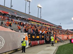 포지 FC를 위해 팀 호턴스 필드에 설치된 관중석