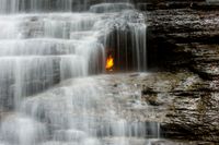 체스트넛 리지 공원(Chestnut Ridge Park)의 영원의 불꽃 폭포(Eternal Flame Falls)