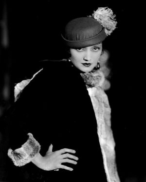 캐서린 코넬의 1928년 브로드웨이 공연 《순수의 시대》