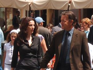 주러와 톰 행크스가 2008년 영화 천사와 악마에서 로마 판테온 밖에서 찍은 사진