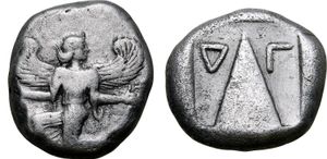 기원전 410-390년경 은 스타테르. 카리아어로 Kb[id], 'Kaunos'라고 쓰여 있음.