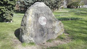 조각가 라파엘 루제옹이 프랑수아 알퐁스 포렐의 삶과 유산을 기리기 위해 제작한 기념비