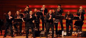 스페인 할렘 오케스트라는 스페인 할렘에서 공연한다. 뉴욕 시는 거의 300만 명의 라틴 아메리카계 미국인이 거주하고 있으며, 이는 라틴 아메리카와 스페인 외 지역에서 가장 큰 히스패닉 인구이다.