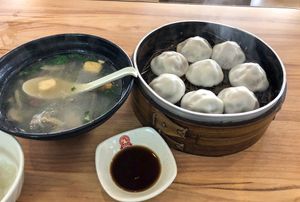 아래로 닫힌 탕바오(오른쪽)