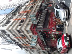 1889년에 설립되어 2022년에 문을 닫은 연향루(Lin Heung Tea House)는 홍콩 센트럴에서 전통 딤섬을 제공했다.