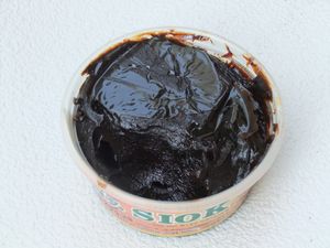 검은색 페티스 우당의 당밀과 같은 농도, 인도네시아 동 자바 시도아르조에서 생산