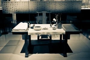 중국 서예 전통에서 사용되는 문방사우 – 붓, 먹, 종이, 벼루