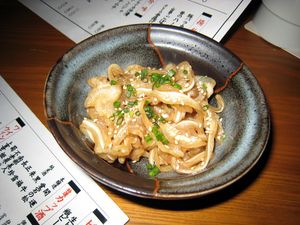 파를 곁들인 미미가 또는 치라가 조각