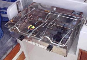 화력이 낮은 상태에서 작동하는 2구 버너 알코올 스토브