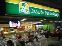 브라질 파라나 주의 상조제두스피냐이스에 있는 아폰수 페나 국제공항의 '빵 지 케이주'.