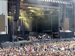 HIM이 2007년 7월 웸블리 스타디움에서 공연하고 있다.