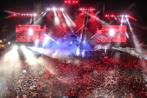 2016년 마드리드의 Utopía Festival에서 공연하는 게타