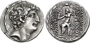 시리아의 안티오코스 8세가 주조한 동전(기원전 125-96년 재위). 앞면에는 안티오코스 8세의 초상, 뒷면에는 별과 지팡이를 든 제우스 묘사