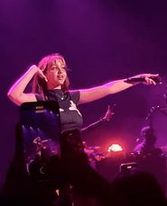 2024년 Capable of Love Tour에서 공연하는 핑크팬서리스