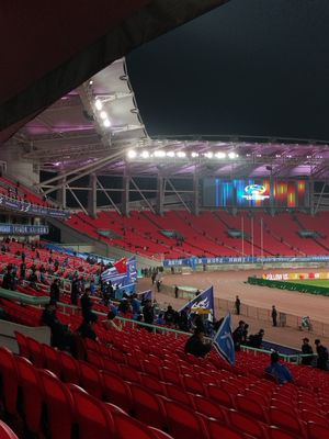 우한 싼전이 2023-24 AFC 챔피언스 리그에서 포항 스틸러스를 상대로 홈 경기