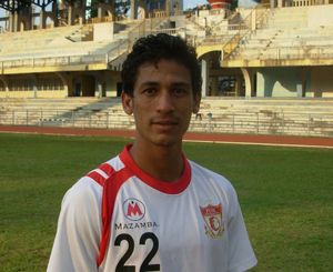 2011년 푸네의 원정 유니폼을 입은 레스터 페르난데스