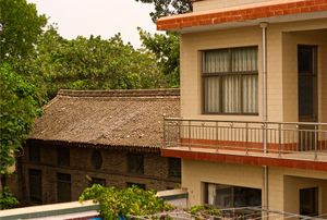 2017년 산시성 시골에서 오래된 안뜰 주택의 확장으로 지어진 현대식 안뜰 주택