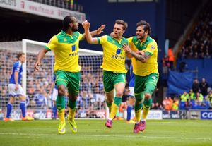 하우슨이 플레이오프 준결승 1차전에서 라이벌 입스위치 타운을 상대로 골을 넣고 세레머니하고 있다.