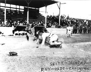 1914년 스프링 트레이닝 시범 경기에서 뉴욕 양키스와 휴스턴 경기, 웨스트 엔드 파크