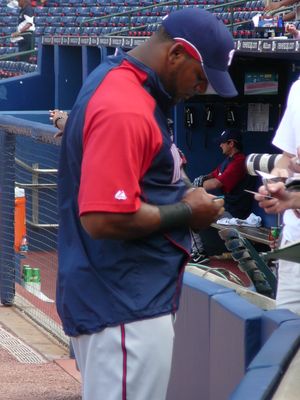 2008년 워싱턴 내셔널스 소속으로 터너 필드에서 팬들에게 사인을 해주는 페냐