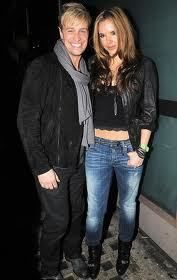 2012년 아내 조디 앨버트와 함께 있는 이건