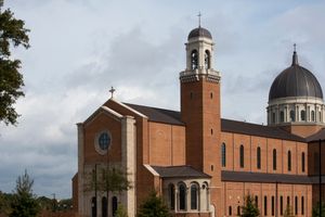 미국에서 다섯 번째로 큰 대성당인 노스캐롤라이나주 롤리의 예수의 홀리 네임 대성당(Holy Name of Jesus Cathedral)